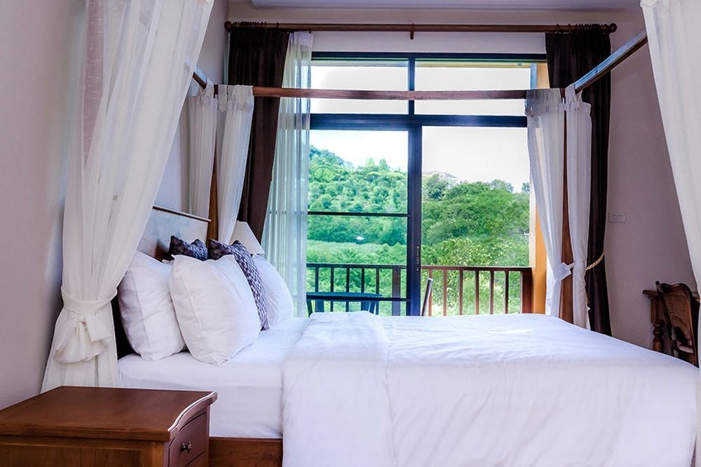 Phukumhom Khao Yai Hotel Wangkata Bagian luar foto
