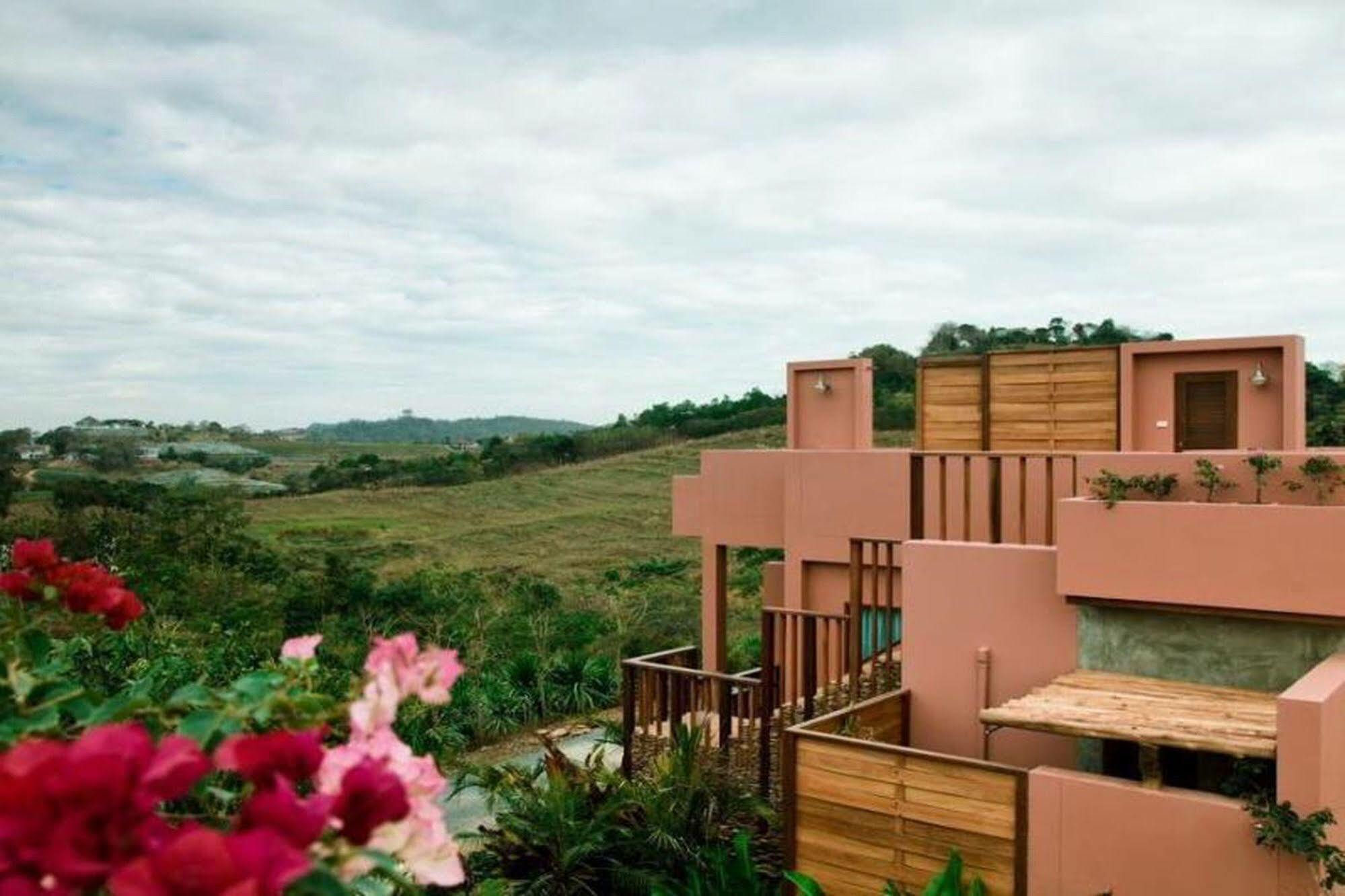 Phukumhom Khao Yai Hotel Wangkata Bagian luar foto