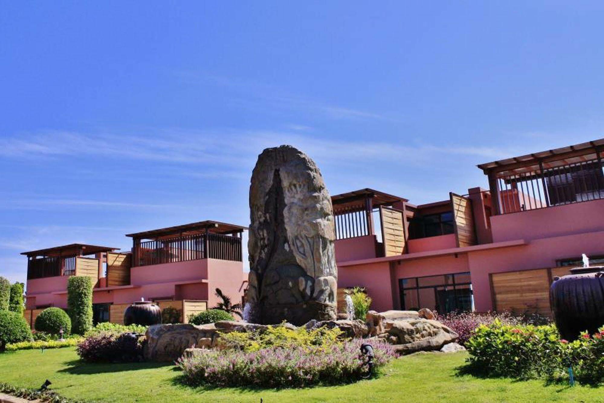 Phukumhom Khao Yai Hotel Wangkata Bagian luar foto
