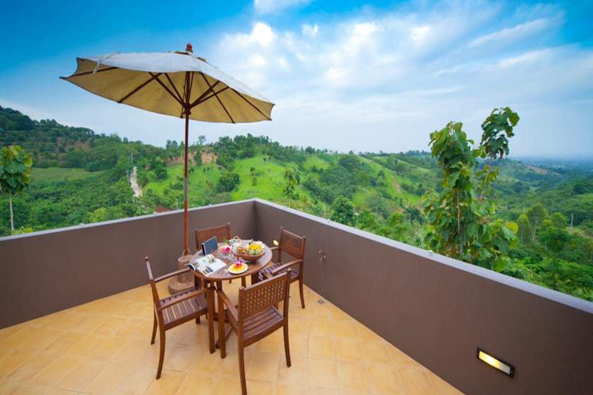 Phukumhom Khao Yai Hotel Wangkata Bagian luar foto