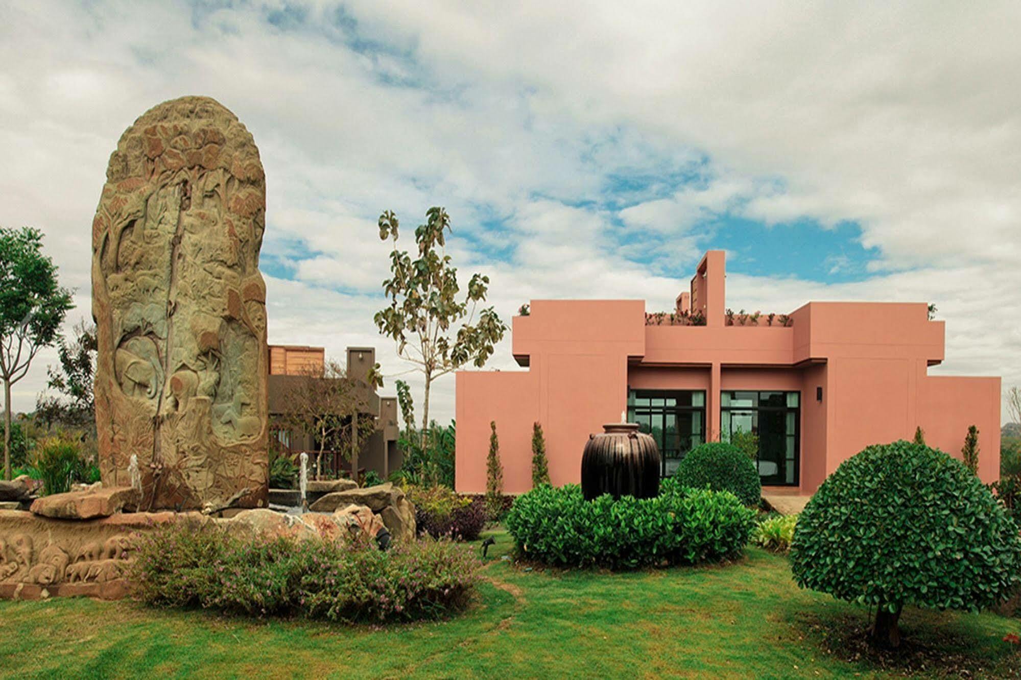 Phukumhom Khao Yai Hotel Wangkata Bagian luar foto