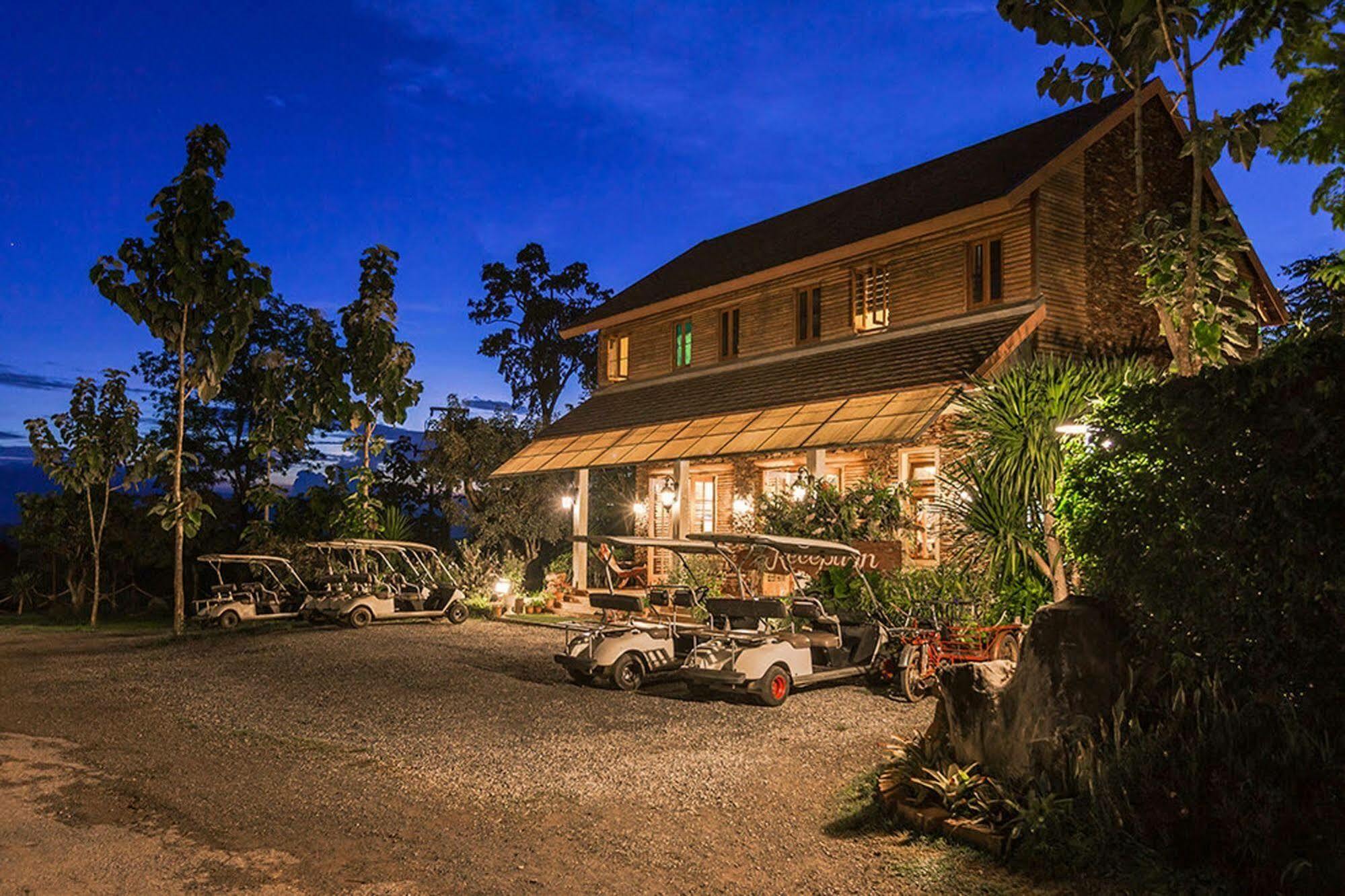 Phukumhom Khao Yai Hotel Wangkata Bagian luar foto