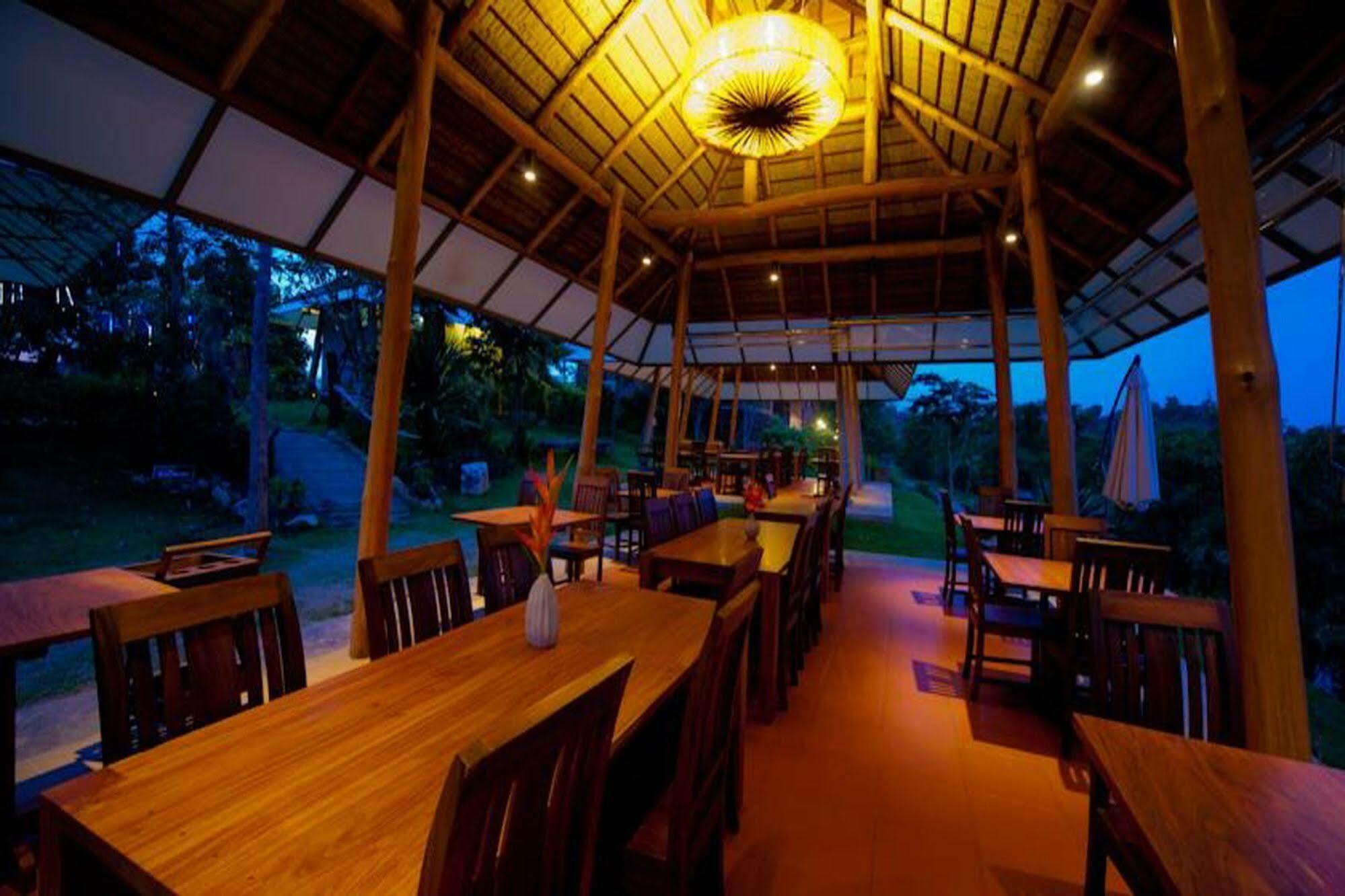 Phukumhom Khao Yai Hotel Wangkata Bagian luar foto