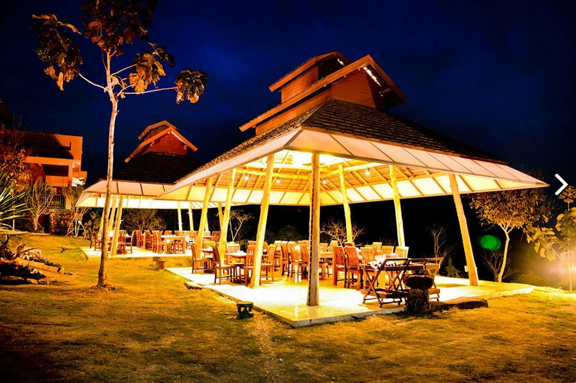 Phukumhom Khao Yai Hotel Wangkata Bagian luar foto